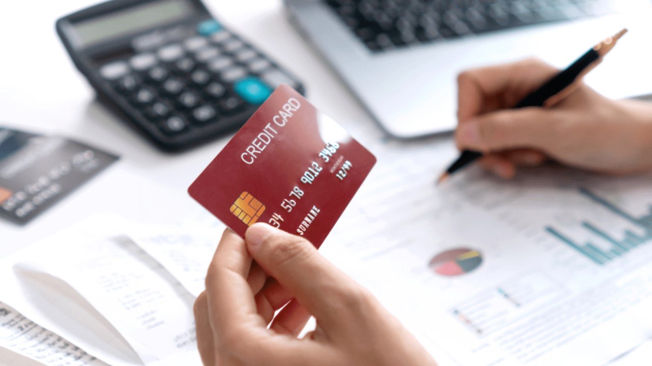 The effects of a missed credit card payment on your credit score